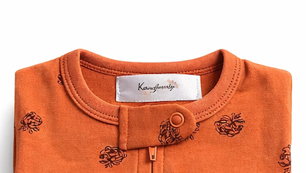 Combinaison bébé zippée à pieds motif pommes de pin – Kassyfamily’s