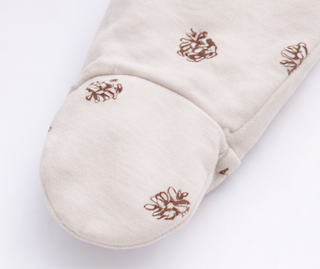 Combinaison bébé zippée à pieds motif pommes de pin – Kassyfamily’s