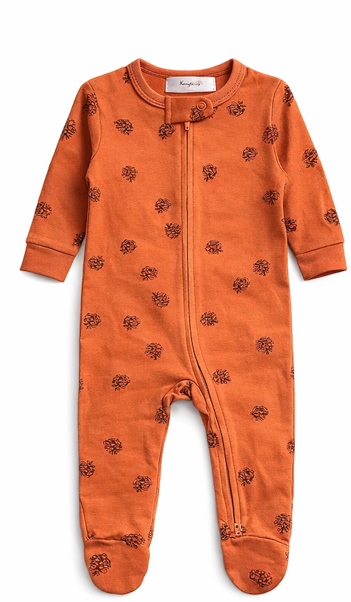 Combinaison bébé zippée à pieds motif pommes de pin – Kassyfamily’s