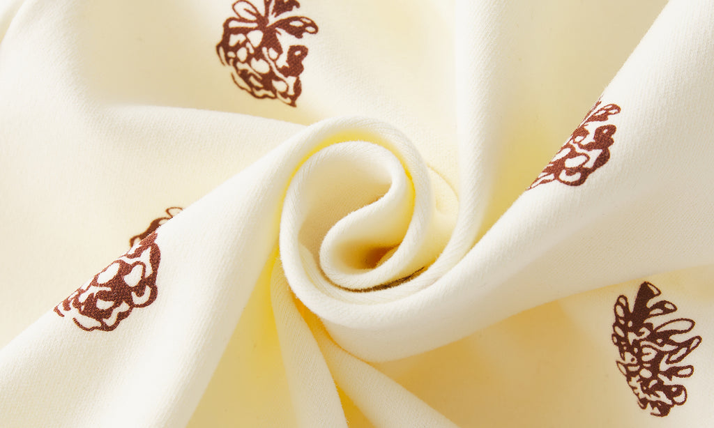 Combinaison bébé zippée à pieds motif pommes de pin – Kassyfamily’s