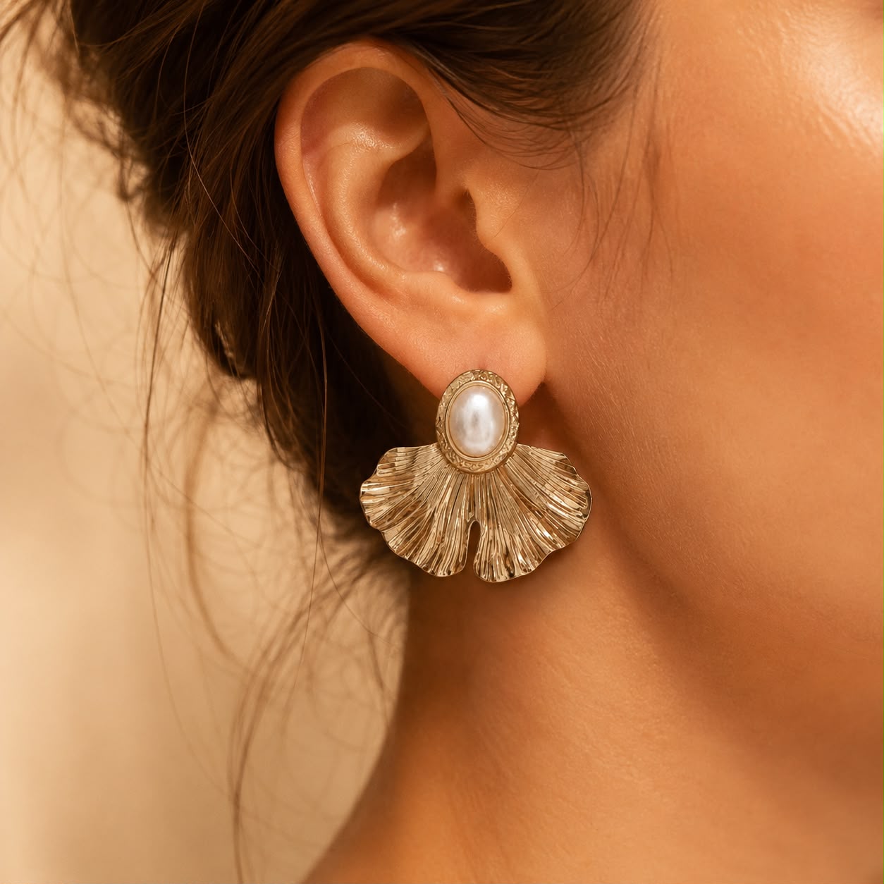 Boucles d’oreilles Éventail Doré Et Perle – Acier inoxydable - Kassyfamily’s